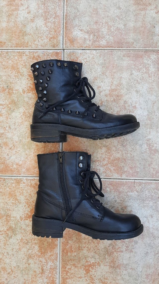 Botines negros con tachuelas