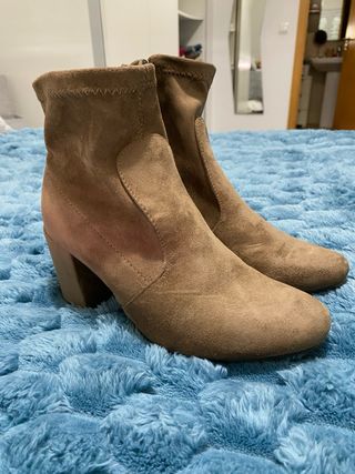 Botines tacón beige talla 36