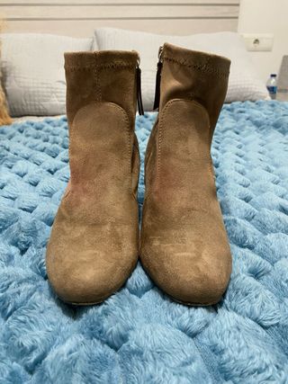 Botines tacón beige talla 36