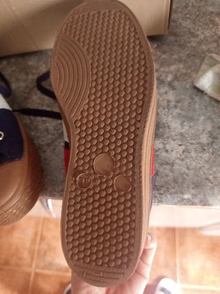 Zapatillas Ganso Azul y Rojo unisex están sin usar