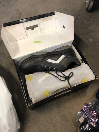Zapatos de seguridad nuevos