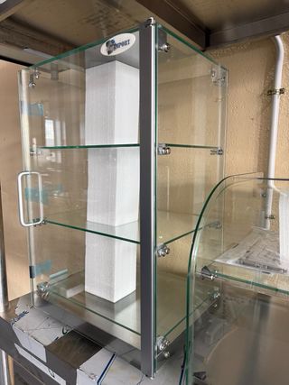 Vitrina de pastelería de cristal
