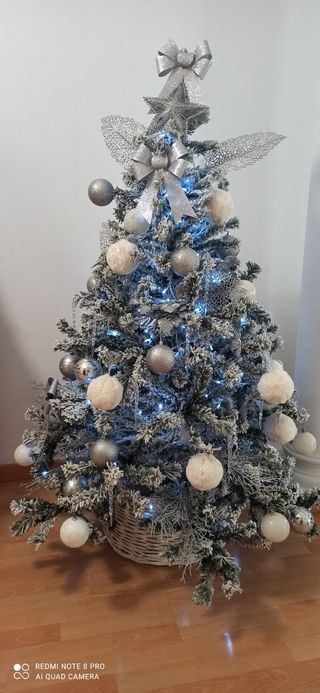 Árbol de Navidad Plateado y Blanco