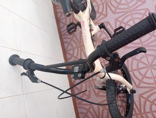 Bicicleta infantil color crema