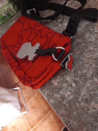 Bolso bandolera Tous rojo con bolsa para guardarlo