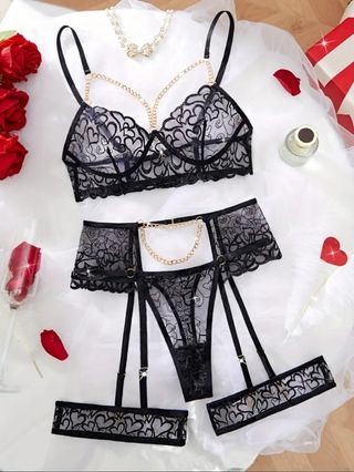 Conjunto Lenceria Encaje Negro y Dorado