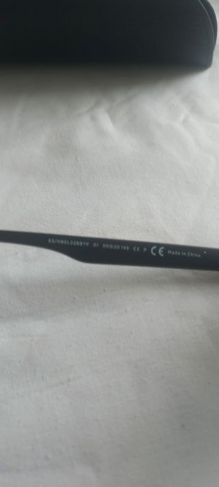 Gafas de sol negras y grises