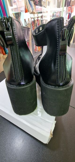 Zapatos de plataforma negros con tachuelas 39