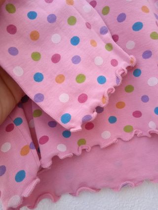 Camiseta cuello vuelto lunares (C&A) T: 8 años