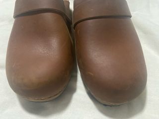 Zuecos de cuero y madera para mujer