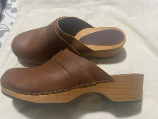Zuecos de cuero y madera para mujer