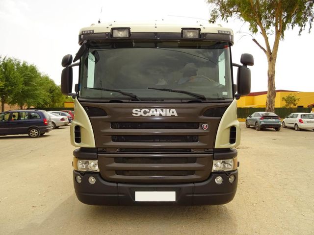 SCANIA P 420 - GANCHO + GRUA