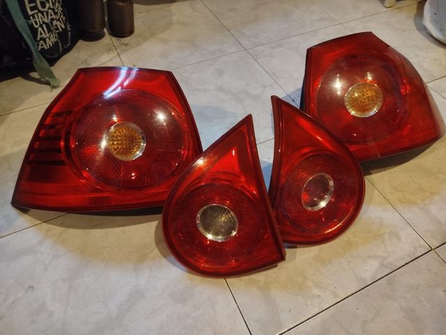 Volante GTI mk5,Radio original,Faros traseros etc.
