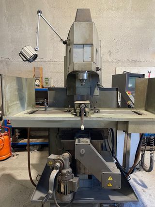 Fresadora CNC TOS