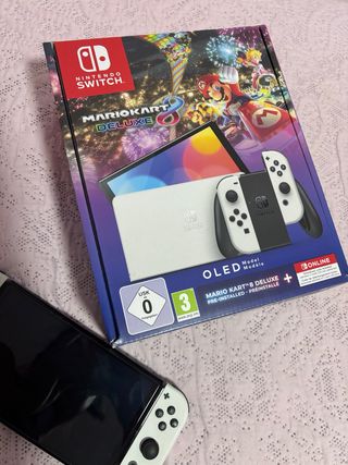 Nintendo Switch OLED Blanca + Mario Kart 8 Deluxe