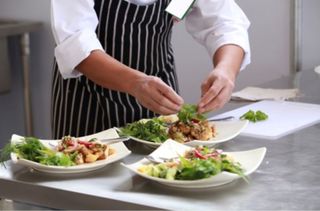 AYUDANTE DE COCINA