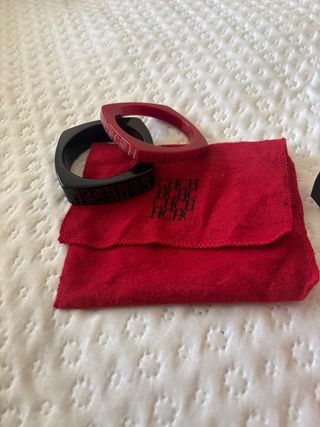 Pulseras Carolina Herrera Negras y Rojas