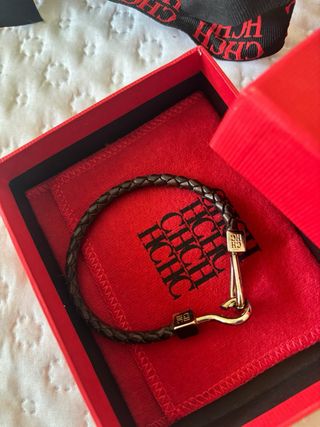 Pulsera Carolina Herrera Cuero Negra y Dorada