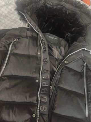 Abrigo Supply & Demand Negro