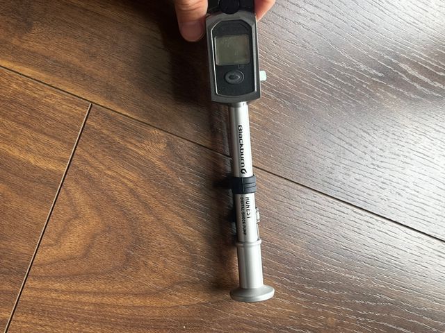 Bomba Suspensión DIGITAL  Blackburn Honest