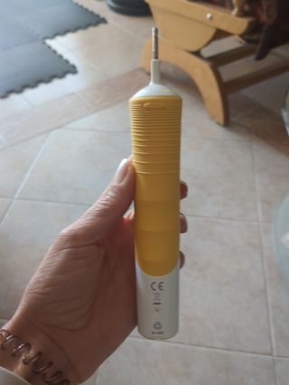 Cepillo Eléctrico Oral-B Braun Amarillo