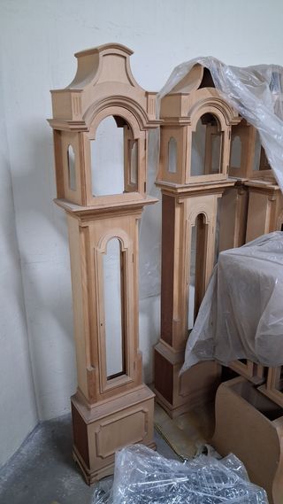 Mobili da orologio a colonna