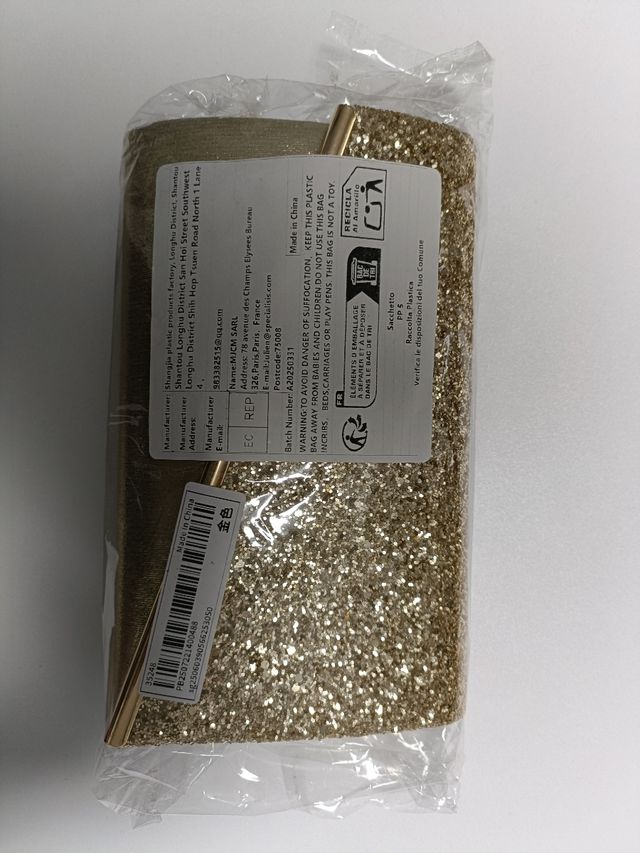 Pochette e scialle in raso color oro