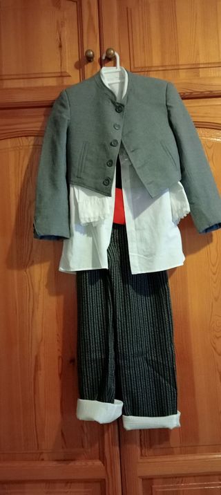 Traje Rociero Niño Talla 7 Gris y Rojo