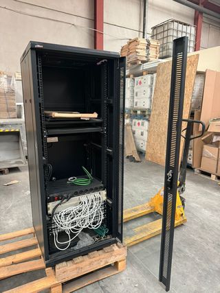 Armario rack servidor 19” – gabinete de red.