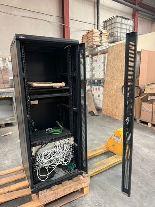 Armario rack servidor 19” – gabinete de red.
