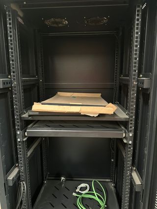 Armario rack servidor 19” – gabinete de red.