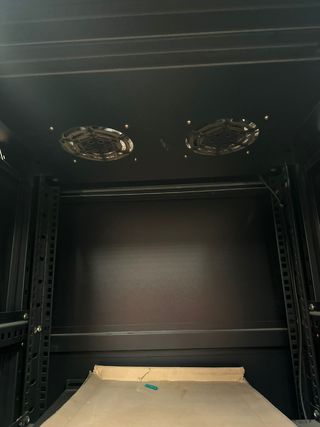 Armario rack servidor 19” – gabinete de red.