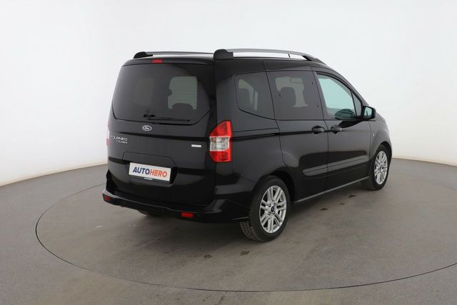 Ford Tourneo Courier 1.0 EcoBoost Titanium
