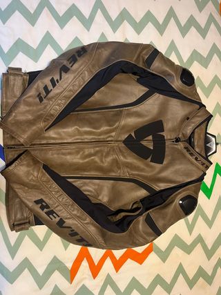 Cazadora de moto de cuero