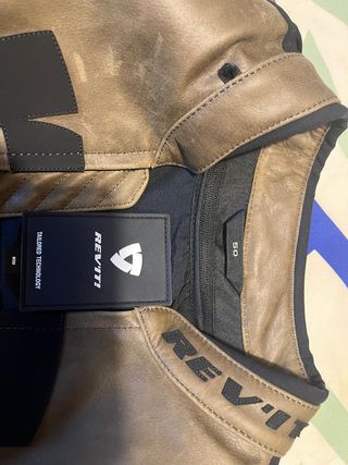 Cazadora de moto de cuero