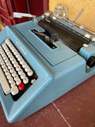 Máquina de escribir Olivetti Studio 46