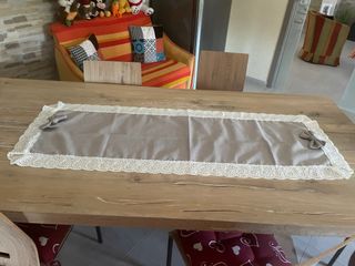 Set cucina grigio in tessuto con riporti in pizzo