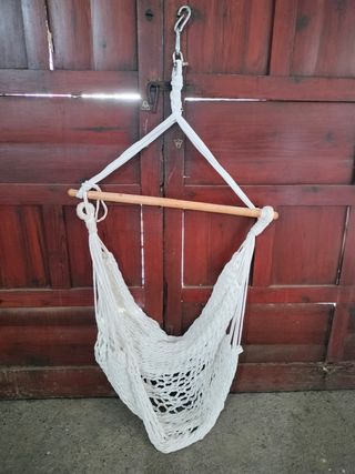 Tumbona de madera blanca