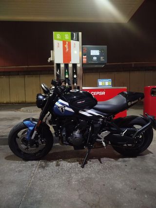 TRIUMPH TRIDENT 660