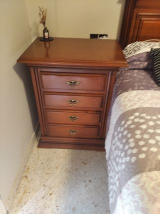 Cabecero de cama y mesitas de noche