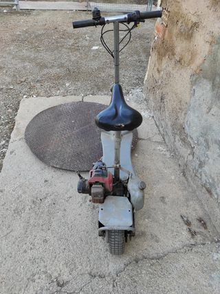 Patinete con motor de gasolina