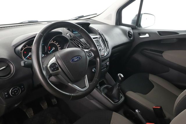 Ford Tourneo Courier 1.0 EcoBoost Titanium