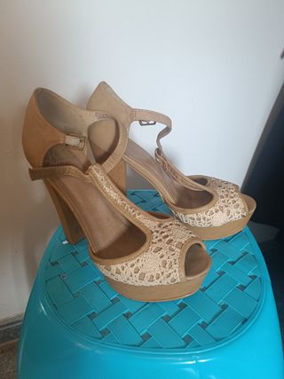Zapatos de tacón beige talla 36
