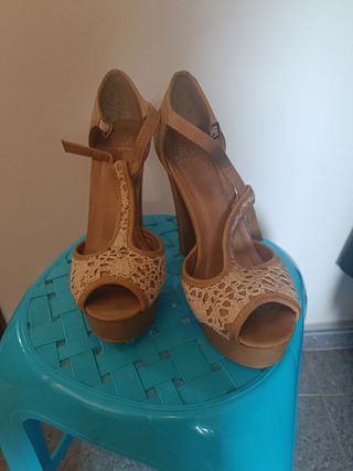 Zapatos de tacón beige talla 36