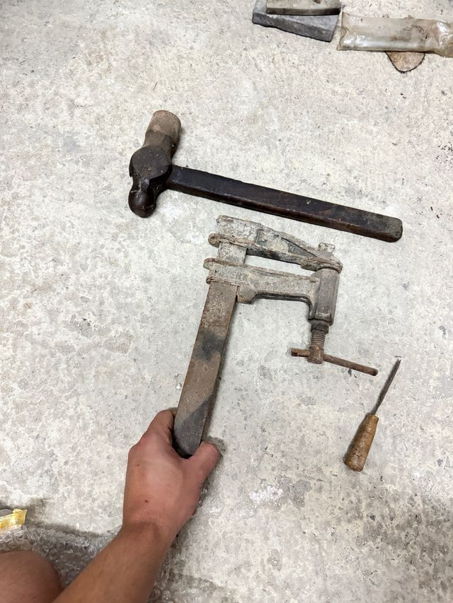 Martillo y sargento antiguos