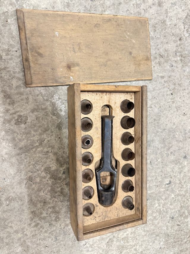 Sacabocados para cuero antiguo