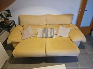 sofá de tela beige de 2 plazas (venta en Ibiza)