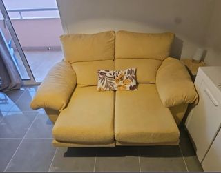 sofá de tela beige de 2 plazas (venta en Ibiza)