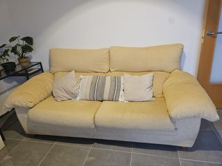 sofá de tela beige de 2 plazas (venta en Ibiza)