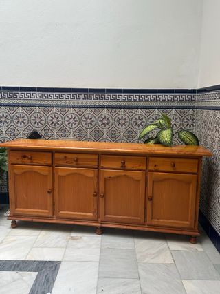 Mueble bajo TV de madera